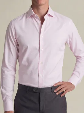 Camisa rosa pálido con detalles en punta, fácil de planchar